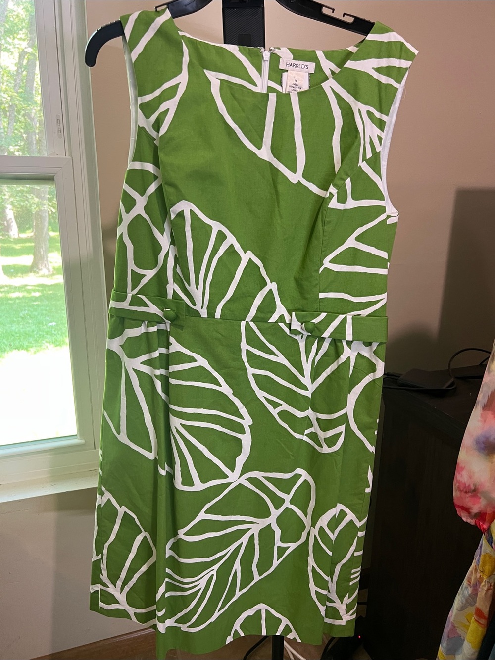 Harold's Green & White Sleeveless Leaf-Print Midi Dress